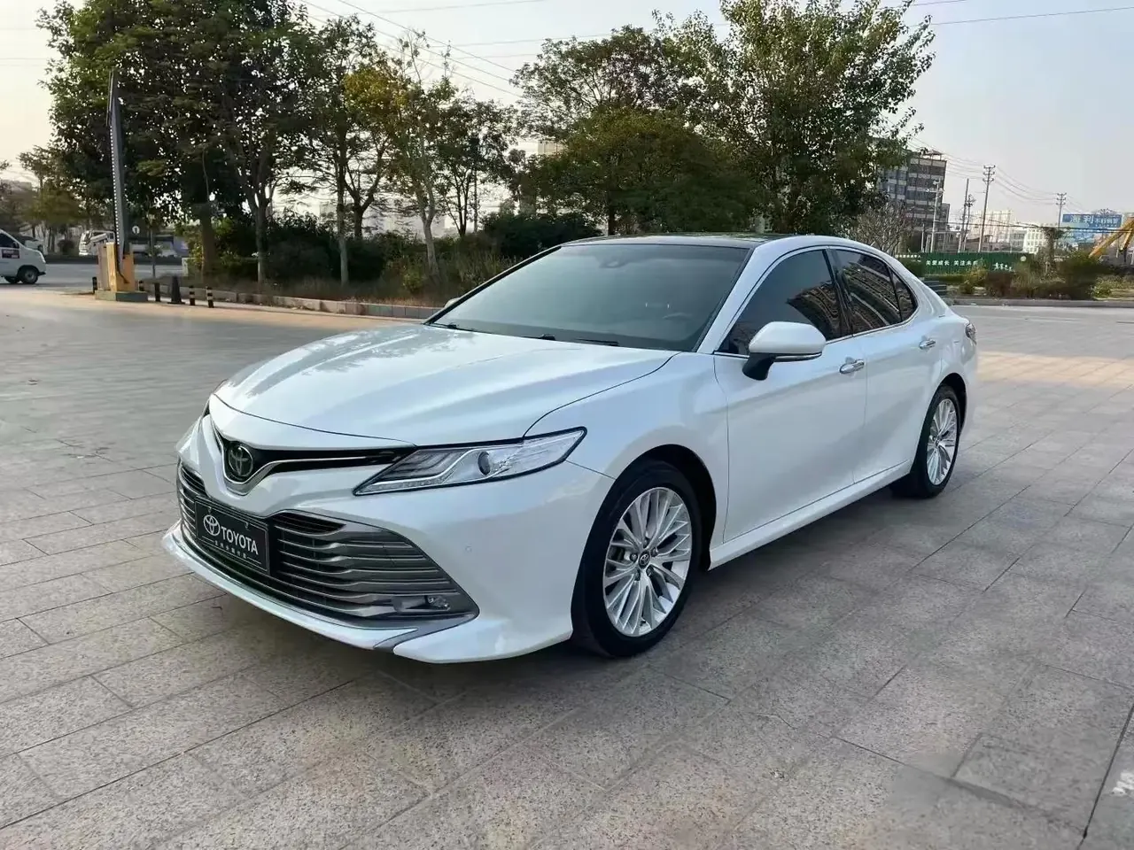Camry 2019 facelift 2.5G Deluxe Edition - View 1