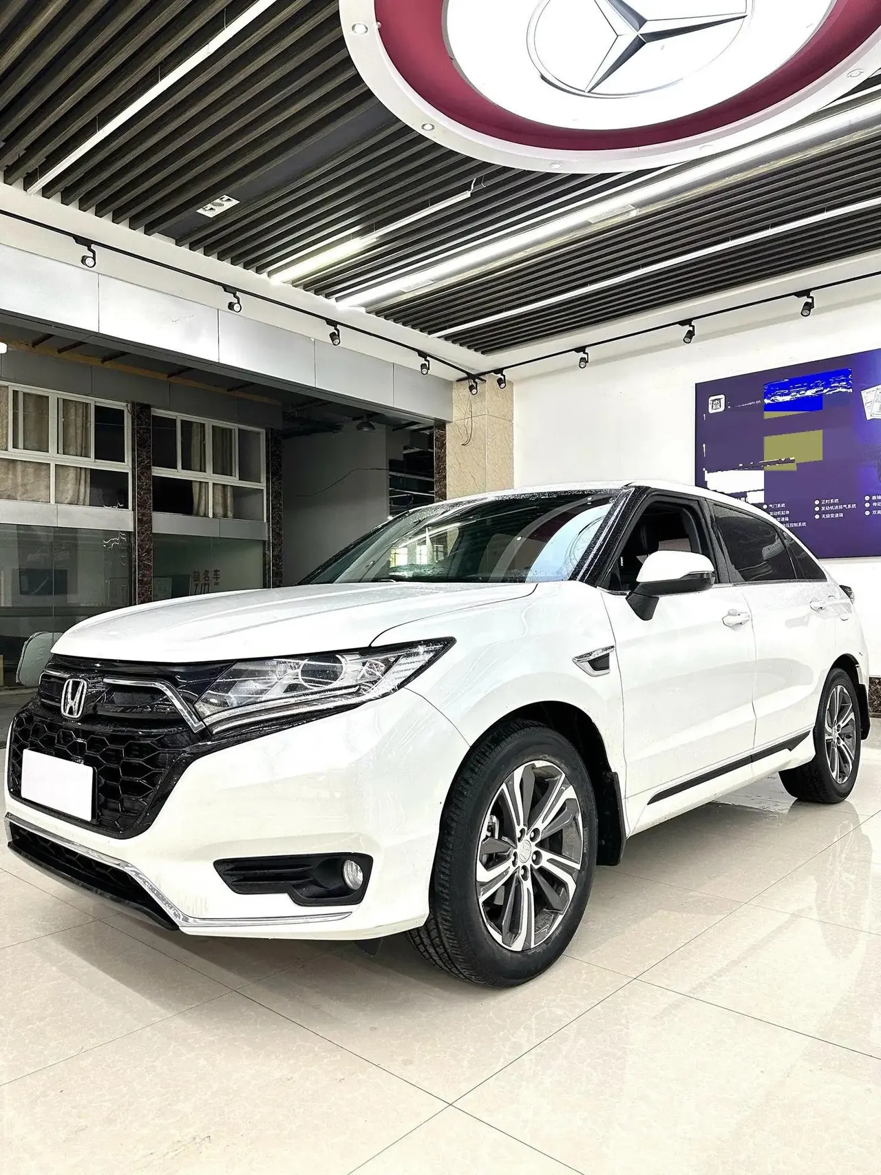 Open image lightbox: Honda UR-V 2020 240TURBO Two-Drive Pleasure Edition