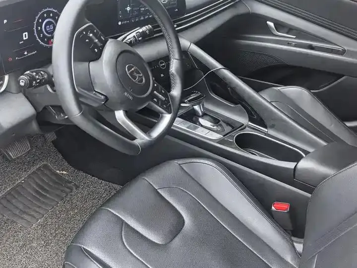 Elantra 2022 1.5L CVT GLS Leading Edition 4