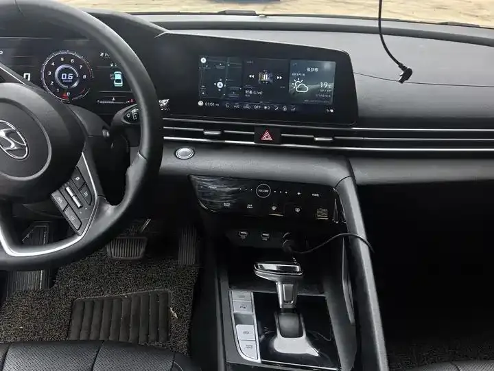 Elantra 2022 1.5L CVT GLS Leading Edition 5