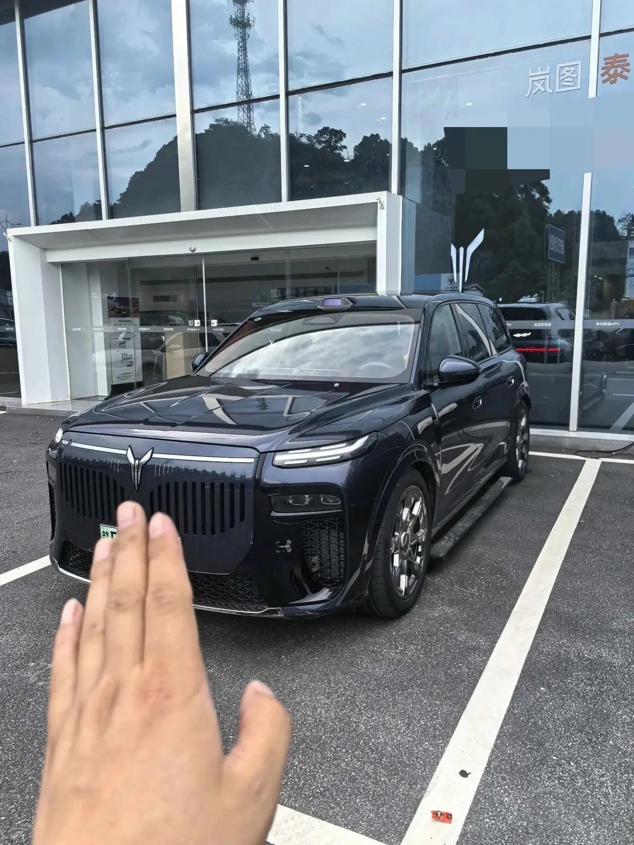 Open image lightbox: Voyah 2026 Taishan X8 PHEV 1.5T ULTRA automatic gear