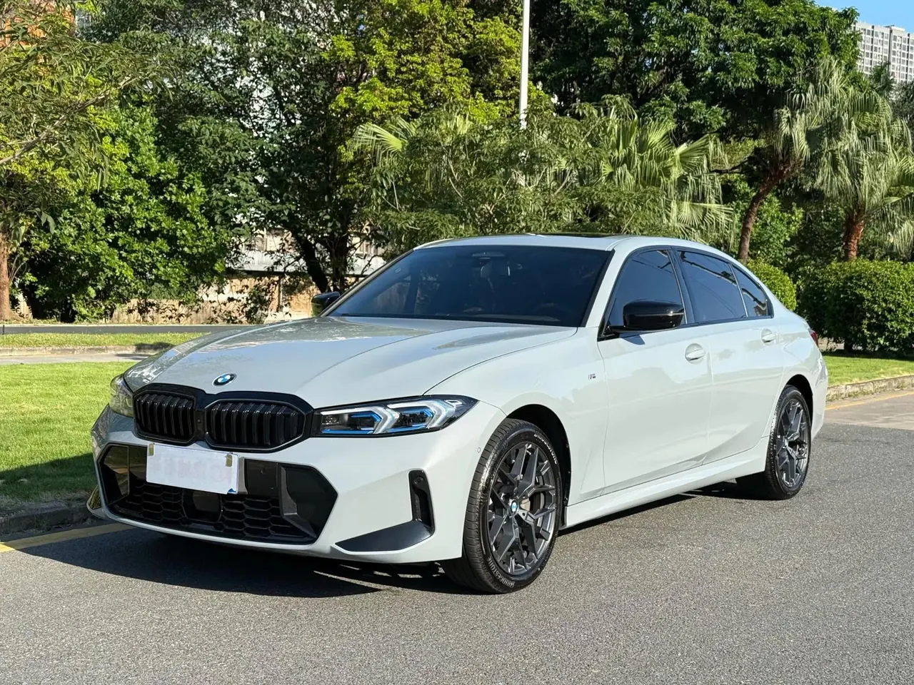 BMW 3 Series 2025 330Li 2.0T Exclusive M Sports Obsidian Night Suit Automatic Gear - View 1
