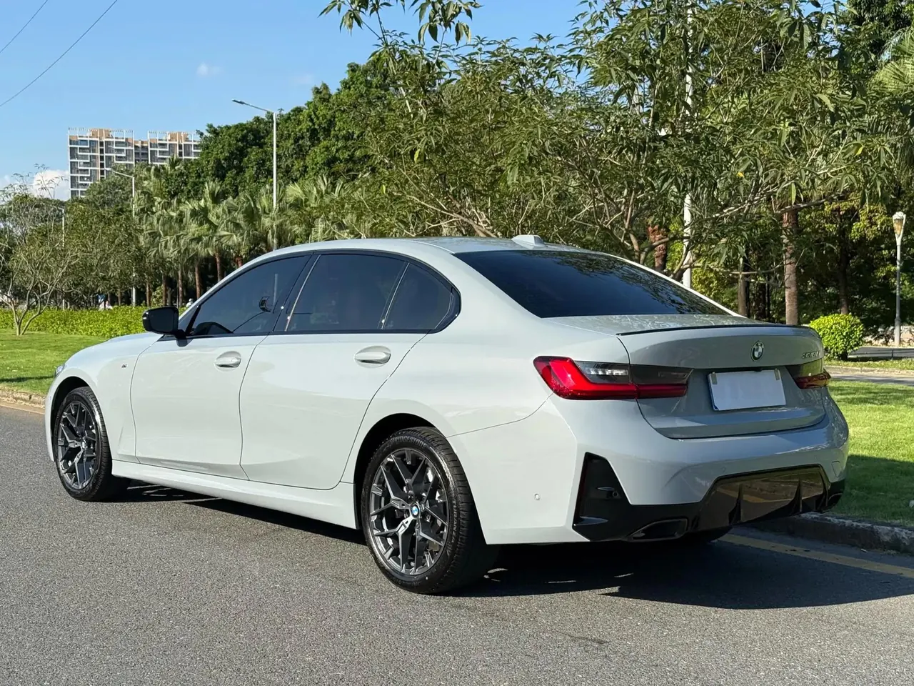 BMW 3 Series 2025 330Li 2.0T Exclusive M Sports Obsidian Night Suit Automatic Gear 3