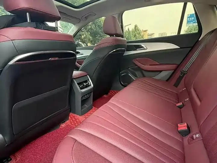 HongQi H5 2025 2.0T Auto Flag Chang Edition 5