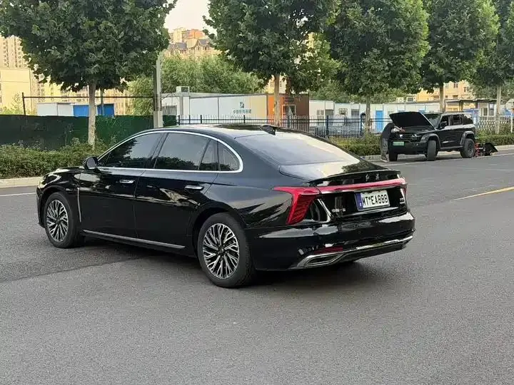 HongQi H5 2025 2.0T Auto Flag Chang Edition 7