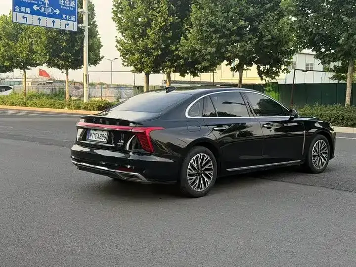 HongQi H5 2025 2.0T Auto Flag Chang Edition 9