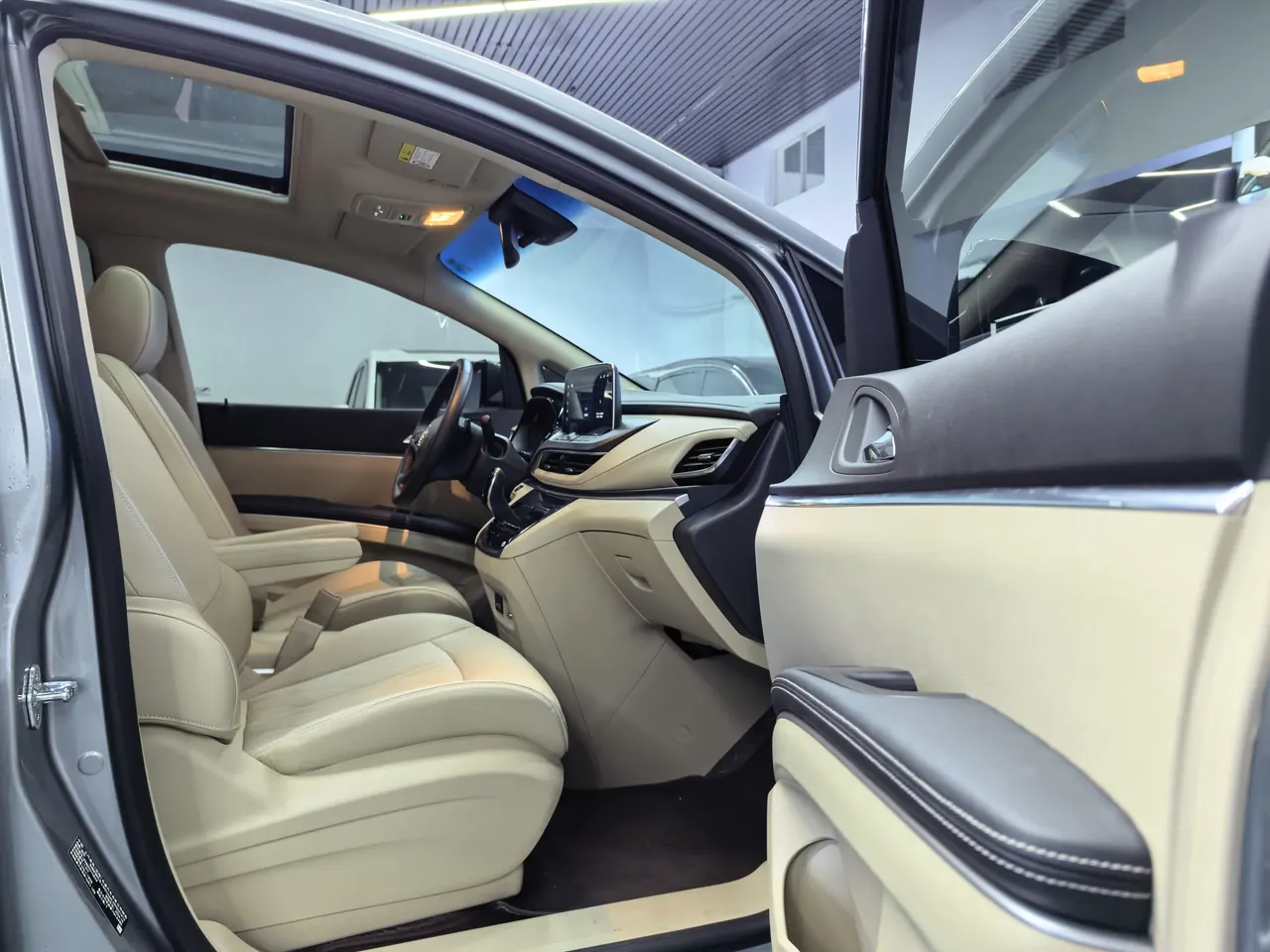 Buick GL8 2023 Land Business Class 652T Luxury Model 7