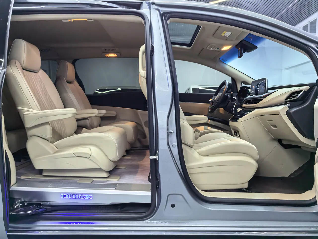 Buick GL8 2023 Land Business Class 652T Luxury Model 9