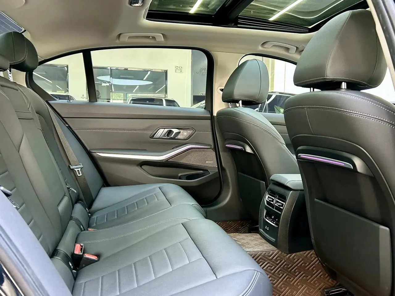 BMW 3 Series 2020 325Li M Sports Night Suit 8