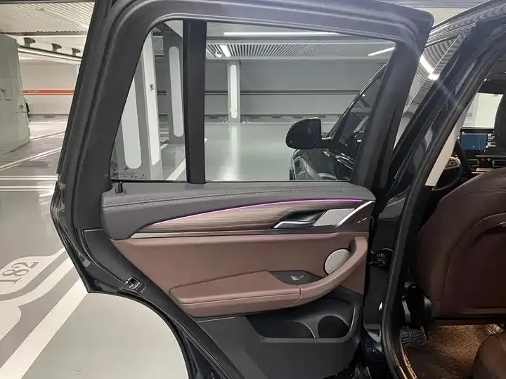 BMW X3 2023 xDrive30i Leading M Obsidian Night Suit 14