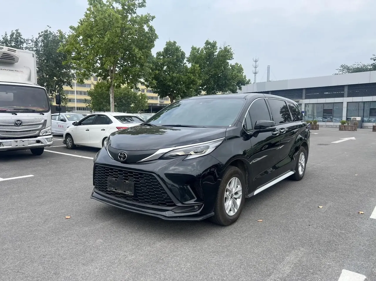 Open image lightbox: Toyota 2026 Grevia HYBRID 2.5 Stepless Comfort Edition Automatic Transmission