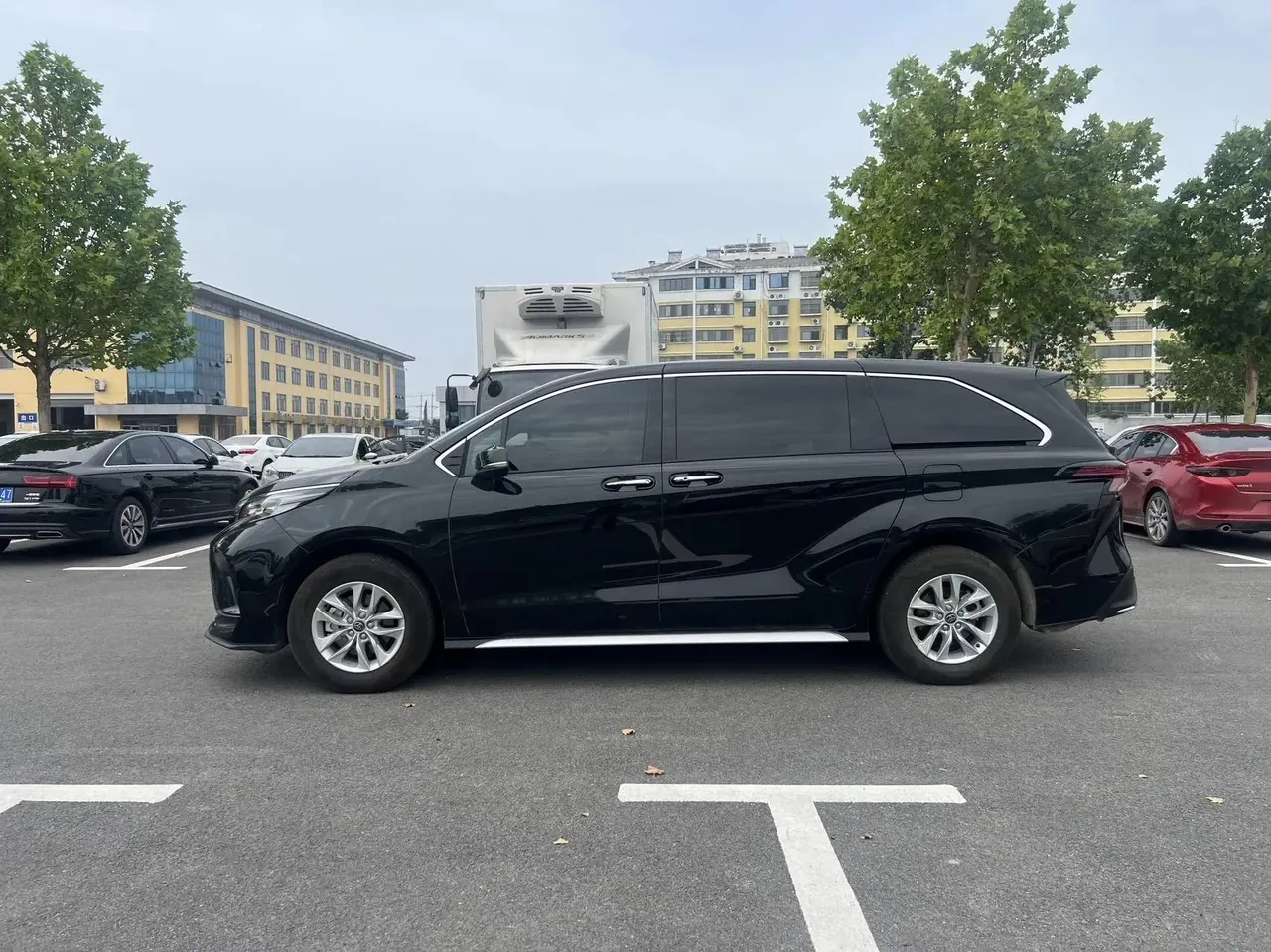 Toyota 2026 Grevia HYBRID 2.5 Stepless Comfort Edition Automatic Transmission 3