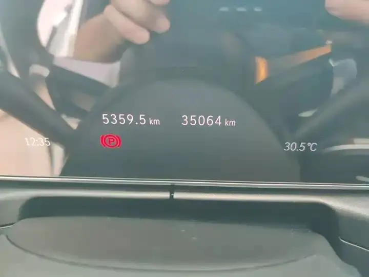 Mercedes Benz Class C 2025 C 200 L Sports Edition 11