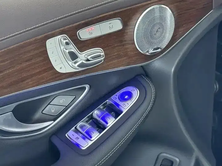 Mercedes Benz GLC 2021 model, GLC 300 L 4MATIC Sport version 6