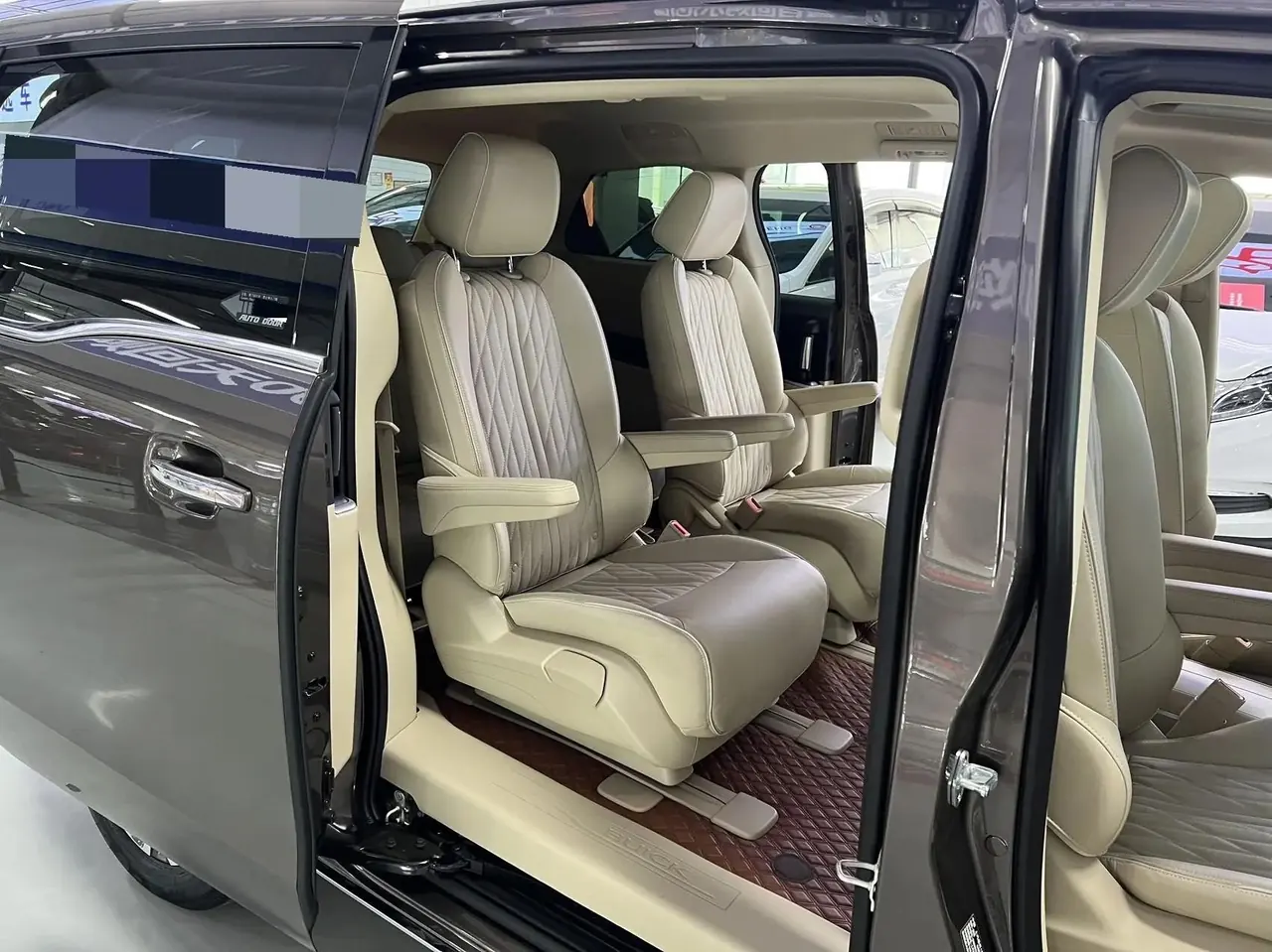 Buick GL8 2023 Land Business Class 652T Luxury Model 12