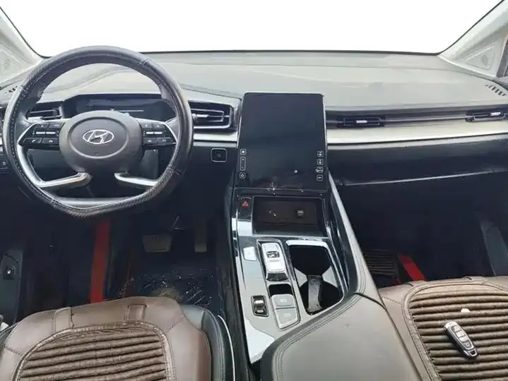Custin 2021 270TGDi Prestige LUX 12