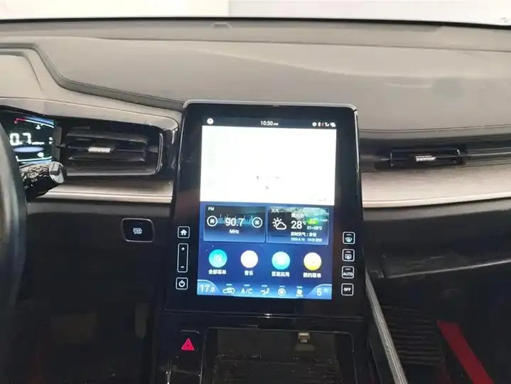 Custin 2021 270TGDi Prestige LUX 13