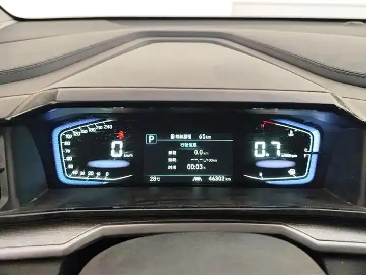 Custin 2021 270TGDi Prestige LUX 14