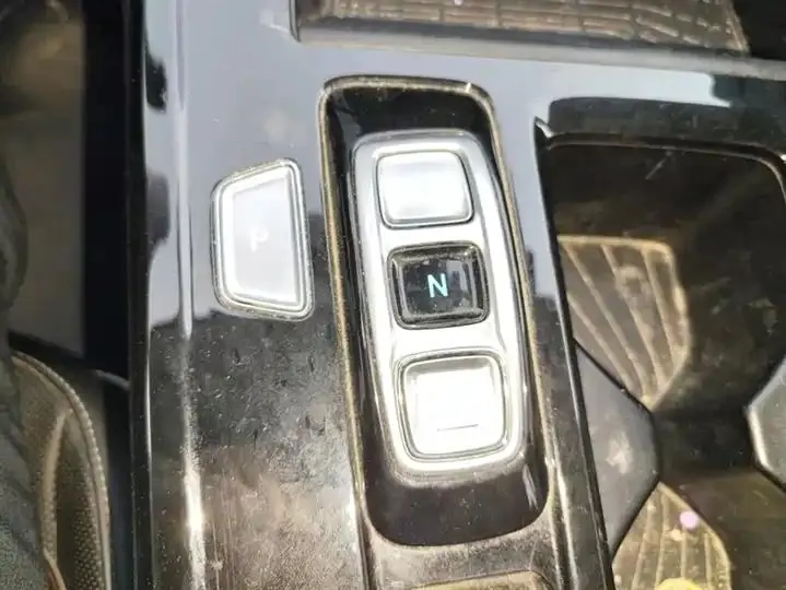 Custin 2021 270TGDi Prestige LUX 16