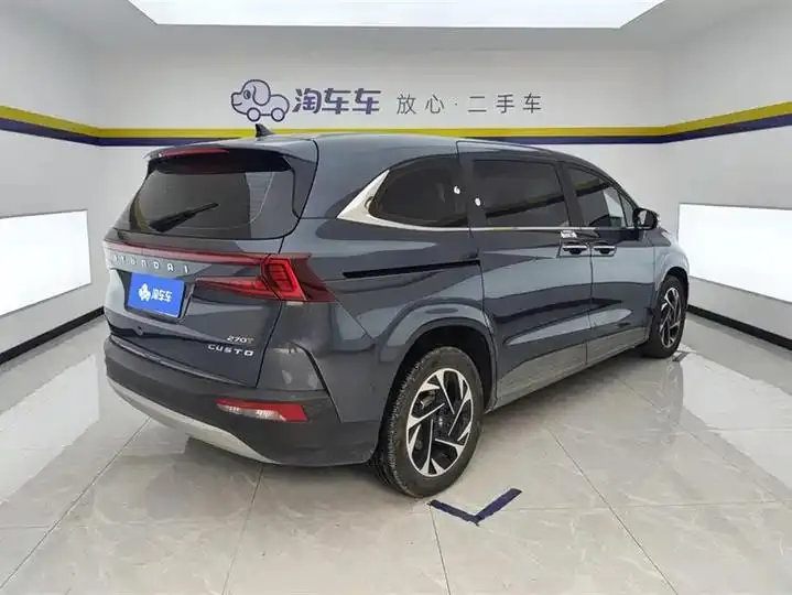 Custin 2021 270TGDi Prestige LUX 3