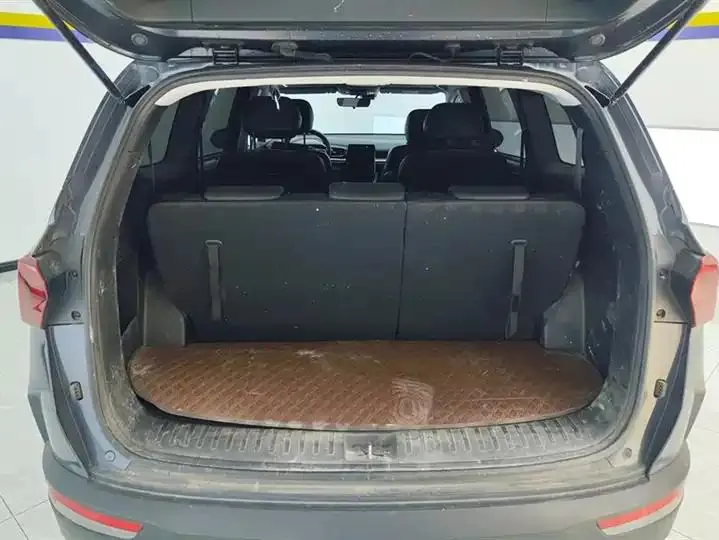 Custin 2021 270TGDi Prestige LUX 4