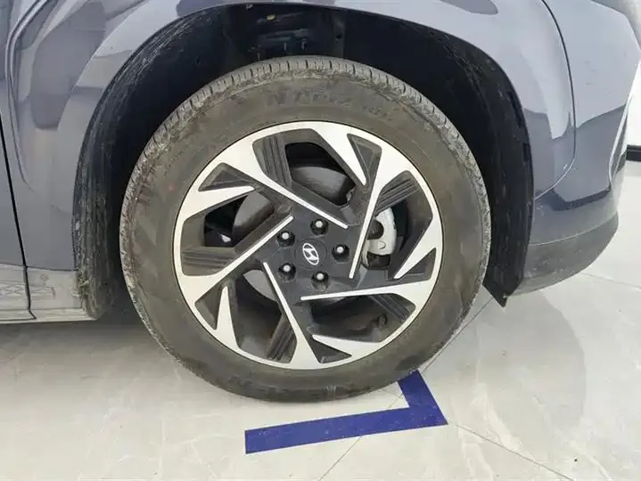 Custin 2021 270TGDi Prestige LUX 6