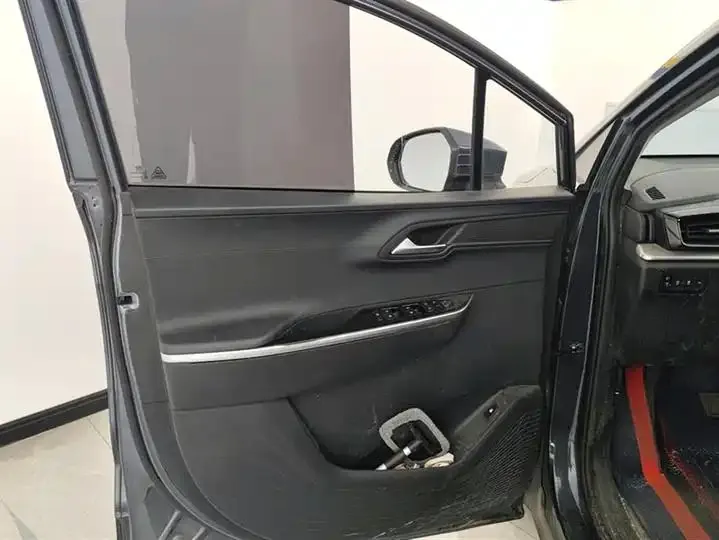 Custin 2021 270TGDi Prestige LUX 7