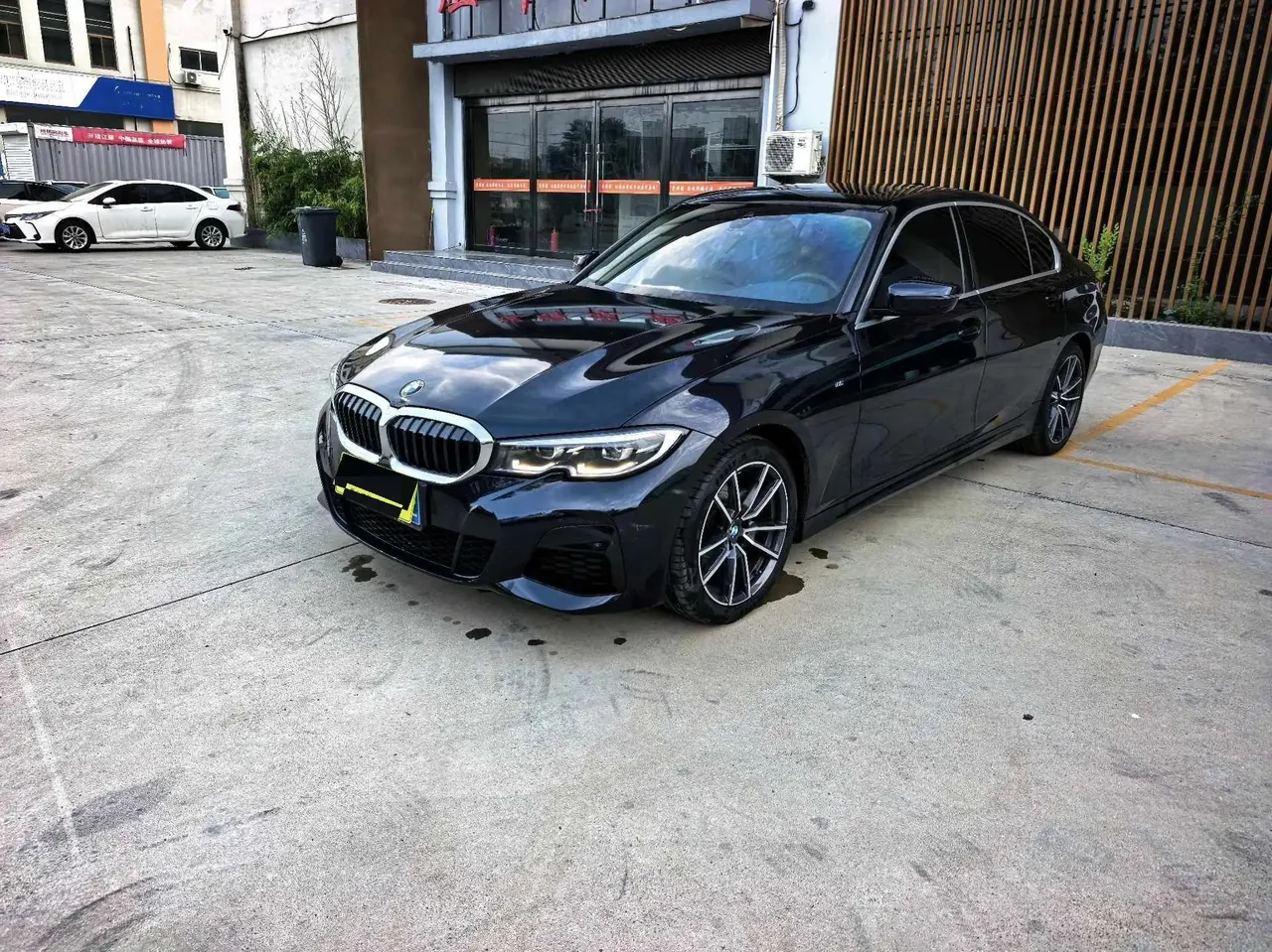 BMW 3 Series 2021 model, facelifted, 325Li M Sport Package - View 1
