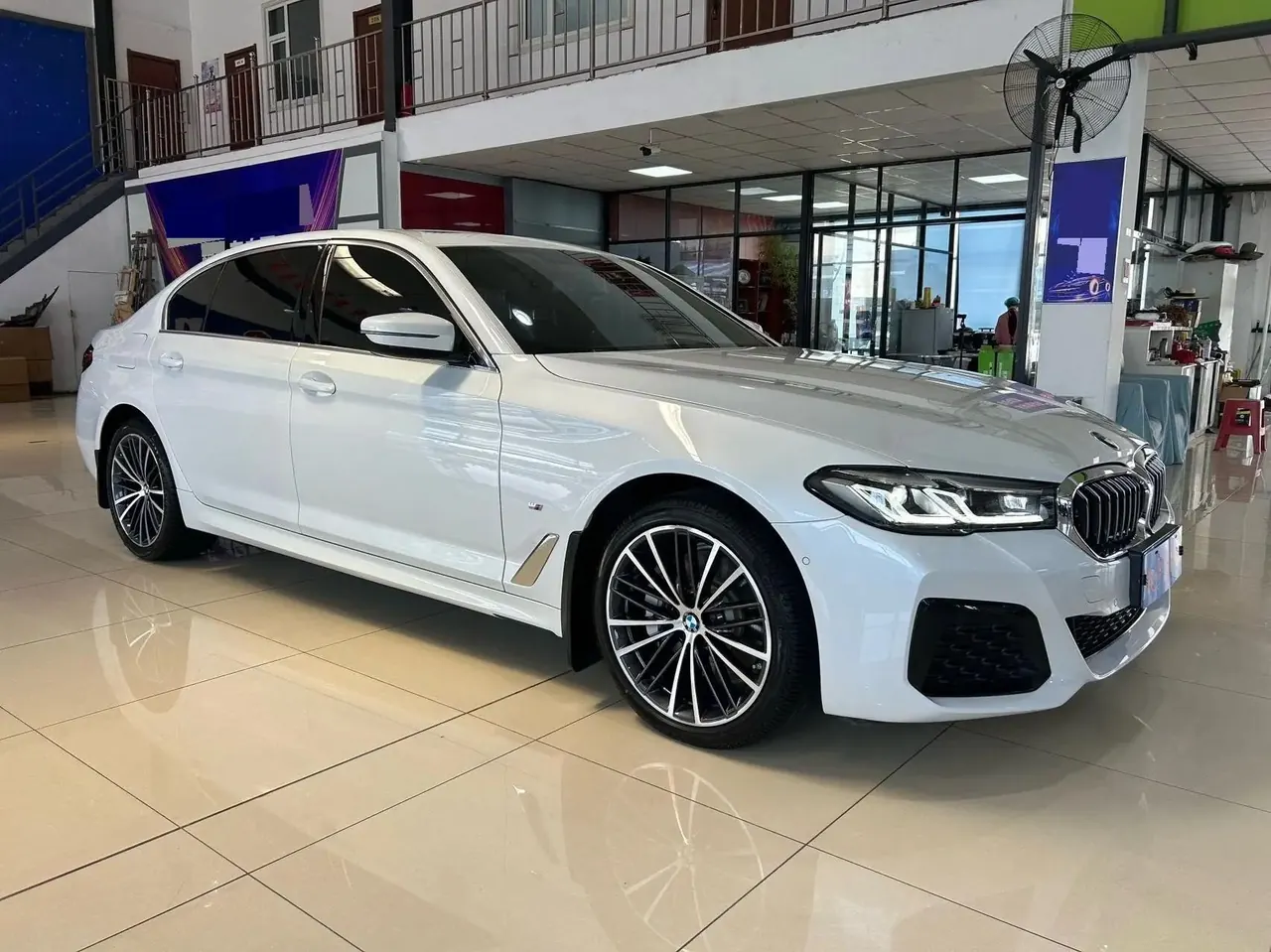 BMW 5 Series 2021 Modified 530Li xDrive M Sports Suit 3