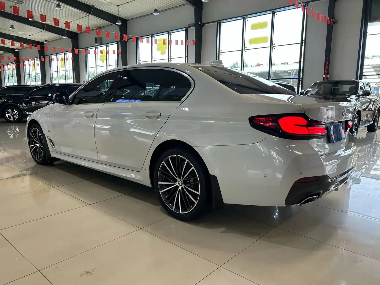 BMW 5 Series 2021 Modified 530Li xDrive M Sports Suit 6