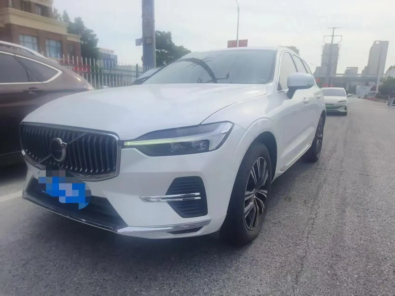 Открыть галерею: Volvo XC60 2022 B5 4WD Zhiyuan Deluxe Edition