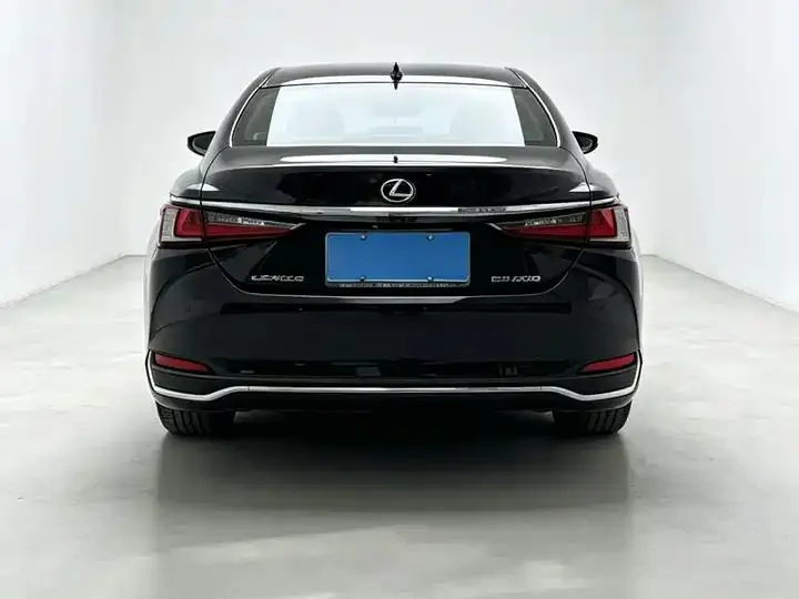 Lexus ES 2023 model 200 Premium Edition 2