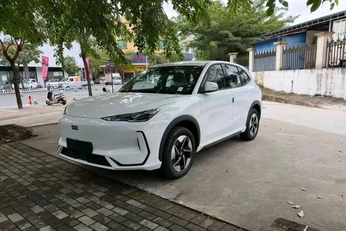 Geely Galaxy 2026 Model E5 530km Launch Edition Automatic - View 1