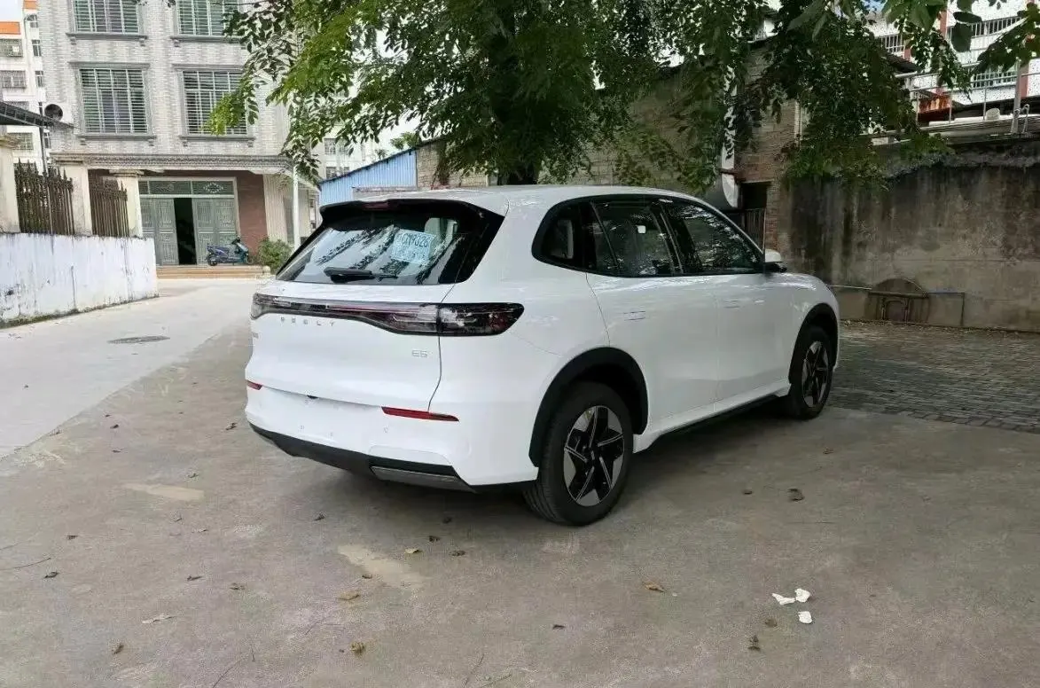 Geely Galaxy 2026 Model E5 530km Launch Edition Automatic 2