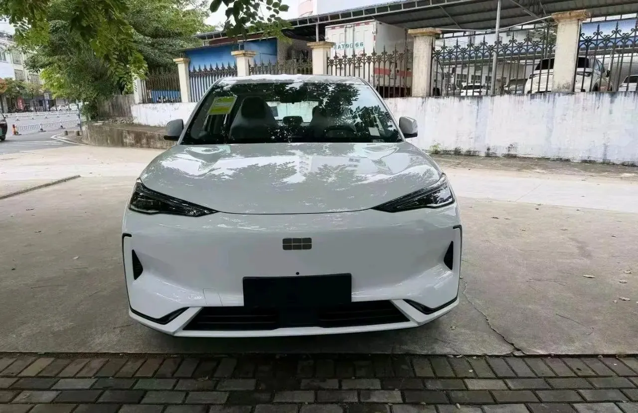 Geely Galaxy 2026 Model E5 530km Launch Edition Automatic 3