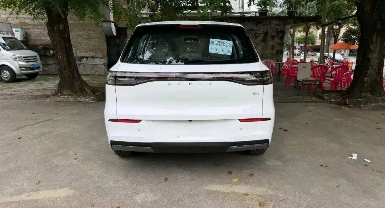 Geely Galaxy 2026 Model E5 530km Launch Edition Automatic 5