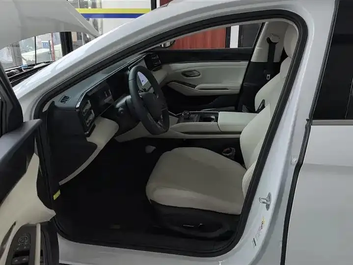 Qin L 2024 DM-i 120KM Exceed 9