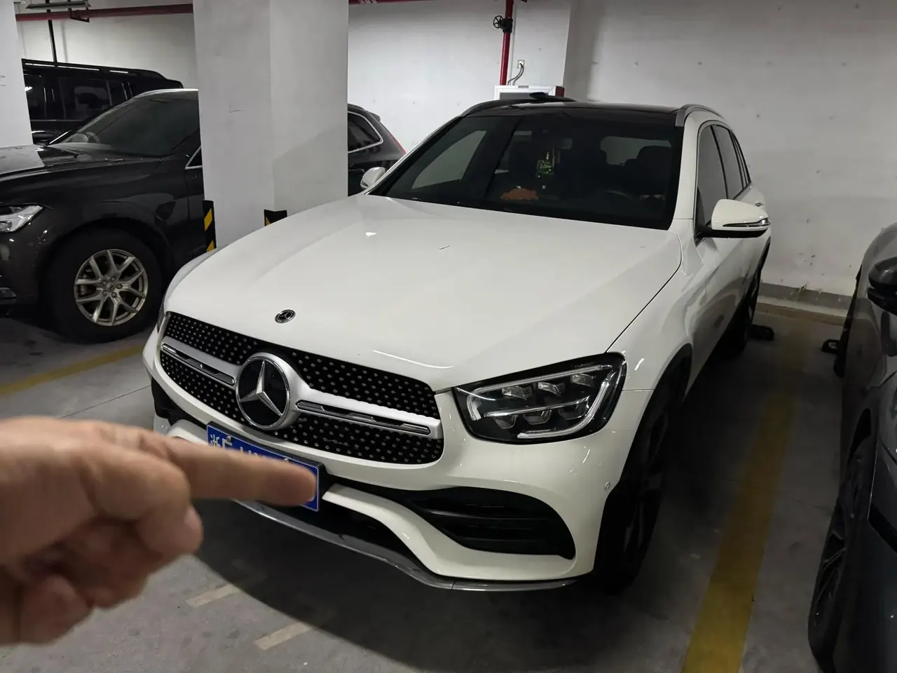 Mercedes Benz GLC 2022 changed to three GLC 260 L 4MATIC dynamic - View 1