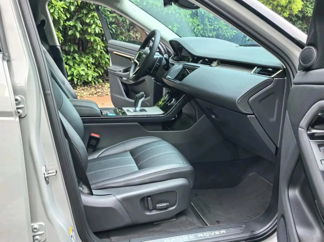 Range Rover Evoque 2020, 249 hp R-DYNAMIC S, Obsidian Black Sport Technology Edition 3