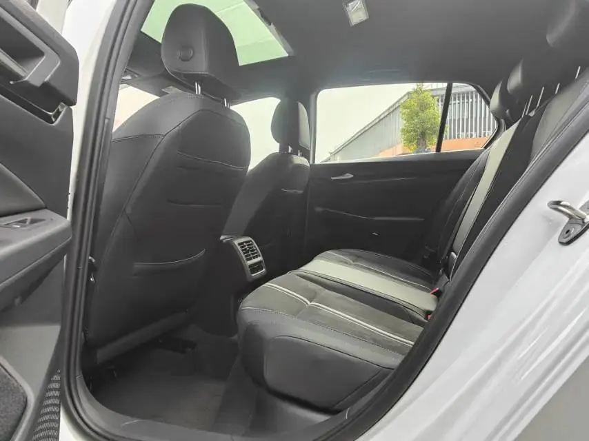 Volkswagen 2023 Golf 8 R-Line 1.4TSI 280TSI (Modified) Automatic Gear 7