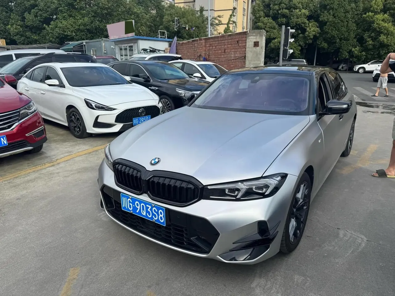 Открыть галерею: BMW 3 Series 2026 330Li 2.0T M Sports Obsidian Night Suit Automatic Gear