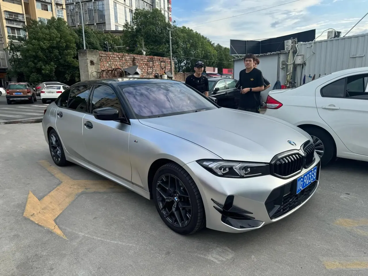 BMW 3 Series 2026 330Li 2.0T M Sports Obsidian Night Suit Automatic Gear 3