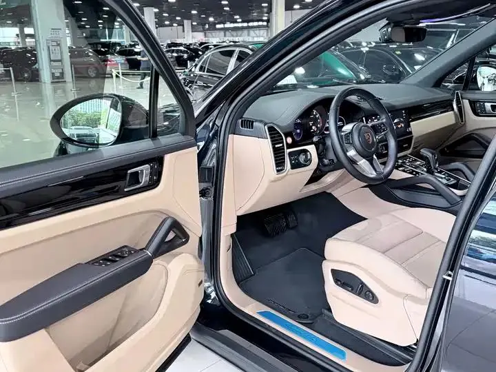 Cayenne New Energy 2022 Cayenne E-Hybrid 2.0T Platinum Edition 4