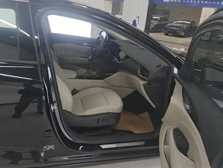 Regal 2021 552T Elite 8