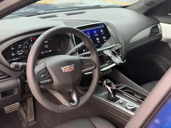 Cadillac CT5 2023 28T Honorable Model 12