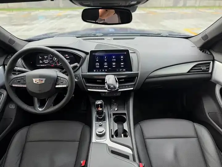 Cadillac CT5 2023 28T Honorable Model 13