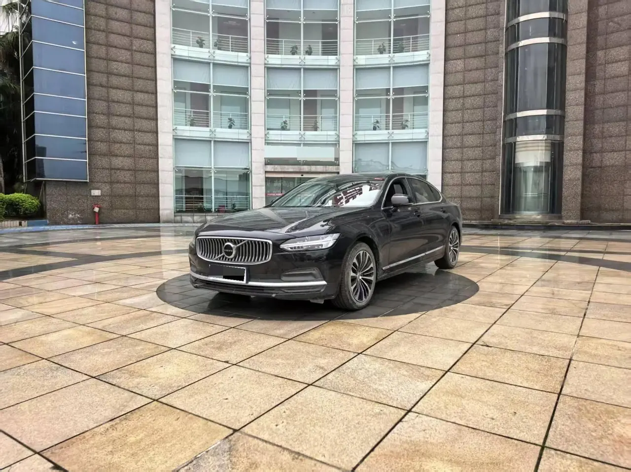 Открыть галерею: Volvo S90 2024 B5 Intelligent Luxury Edition