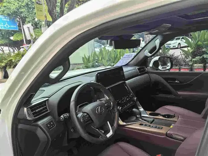 Lexus LX 2025 700h Boundary Edition 10
