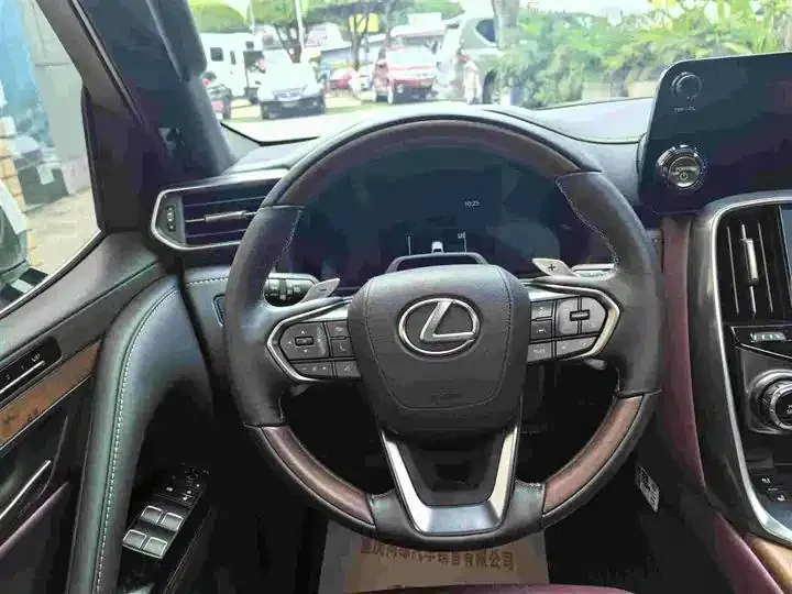 Lexus LX 2025 700h Boundary Edition 11