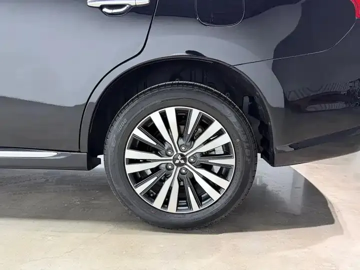 Outlander 2021 2.0L Two-Drive Smooth Edition 5 32